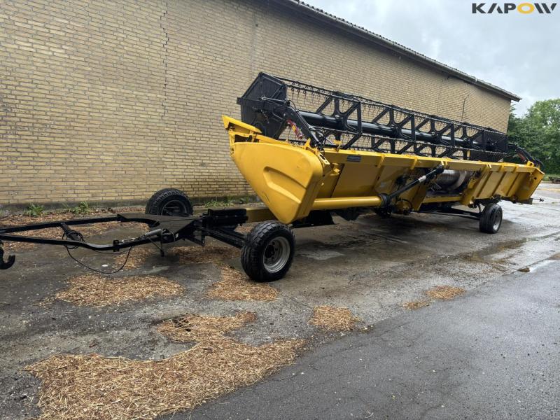 New Holland CR 9080 combine harvester 30 feet 106