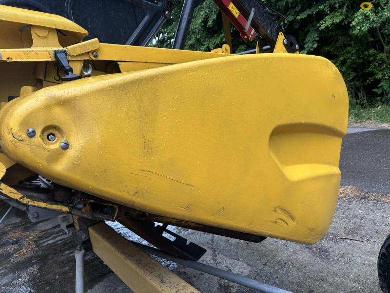 New Holland CR 9080 combine harvester 30 feet 116