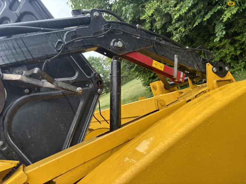 New Holland CR 9080 combine harvester 30 feet 120