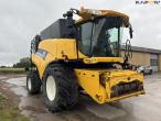 New Holland CR 9080 combine harvester 30 feet 3