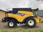 New Holland CR 9080 combine harvester 30 feet 4