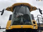 New Holland CR 9080 combine harvester 30 feet 13
