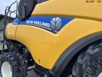 New Holland CR 9080 combine harvester 30 feet 24