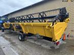 New Holland CR 9080 combine harvester 30 feet 104