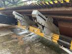 New Holland CR 9080 combine harvester 30 feet 121
