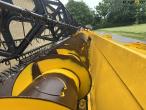 New Holland CR 9080 combine harvester 30 feet 166