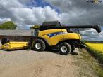New Holland CR9080 SLH combine harvester with 30 foot header 6