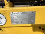 New Holland CR9080 SLH combine harvester with 30 foot header 31