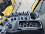 New Holland CR9080 SLH combine harvester with 30 foot header 66