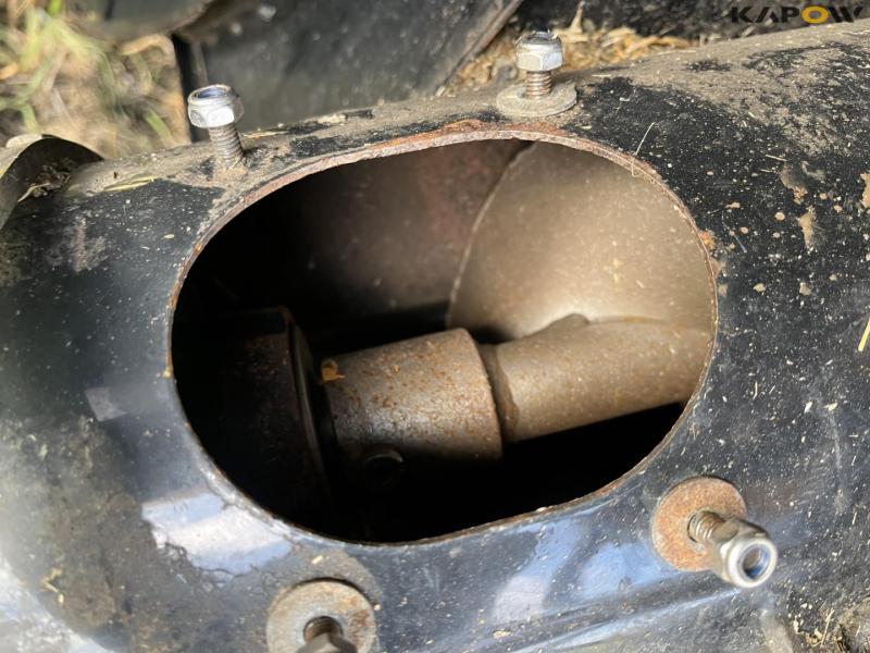 New Holland CR9090 combine with 41-foot varifeed header 59