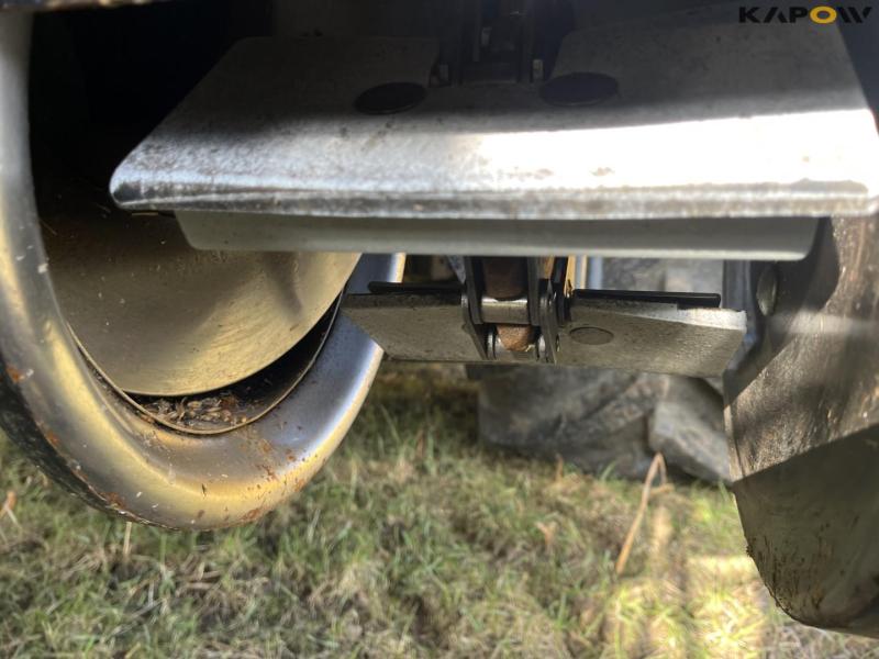 New Holland CR9090 combine with 41-foot varifeed header 60