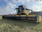 New Holland CR9090 combine with 41-foot varifeed header 1