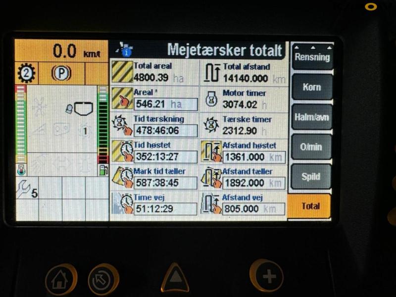 New Holland CX8060 combine harvester 3