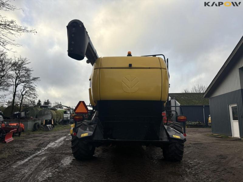 New Holland CX8060 combine harvester 5