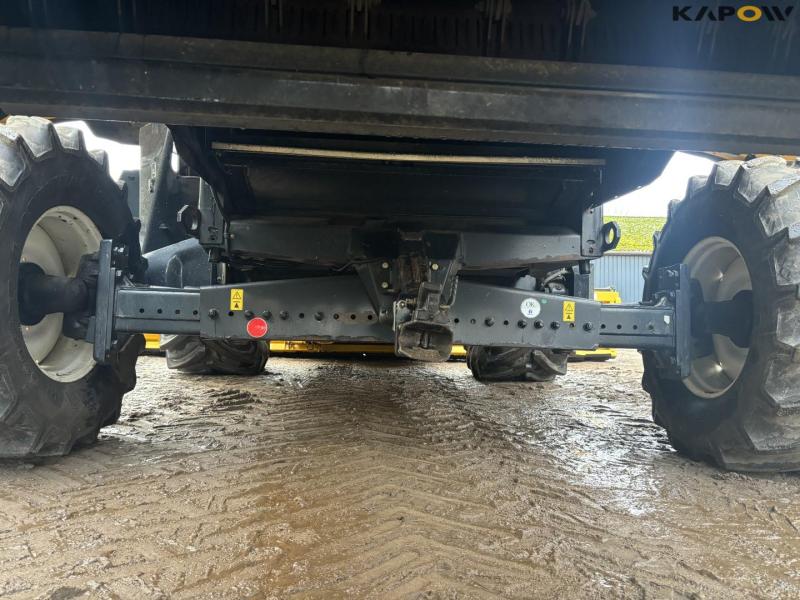 New Holland CX8060 combine harvester 52