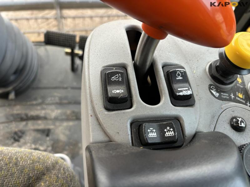 New Holland CX8060 combine harvester 71