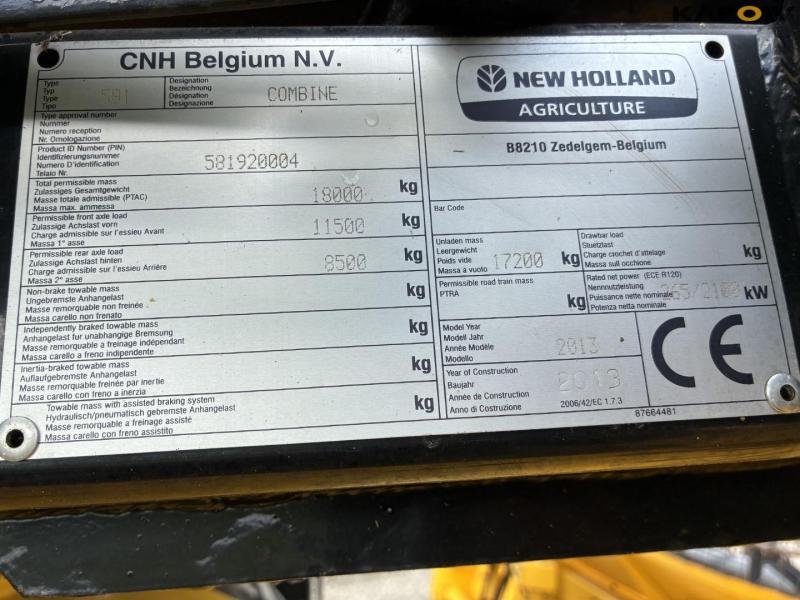 New Holland CX8080 combine harvester 31