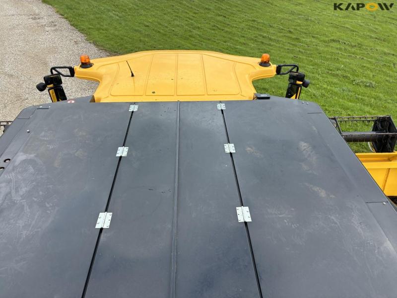 New Holland CX8080 combine harvester 64