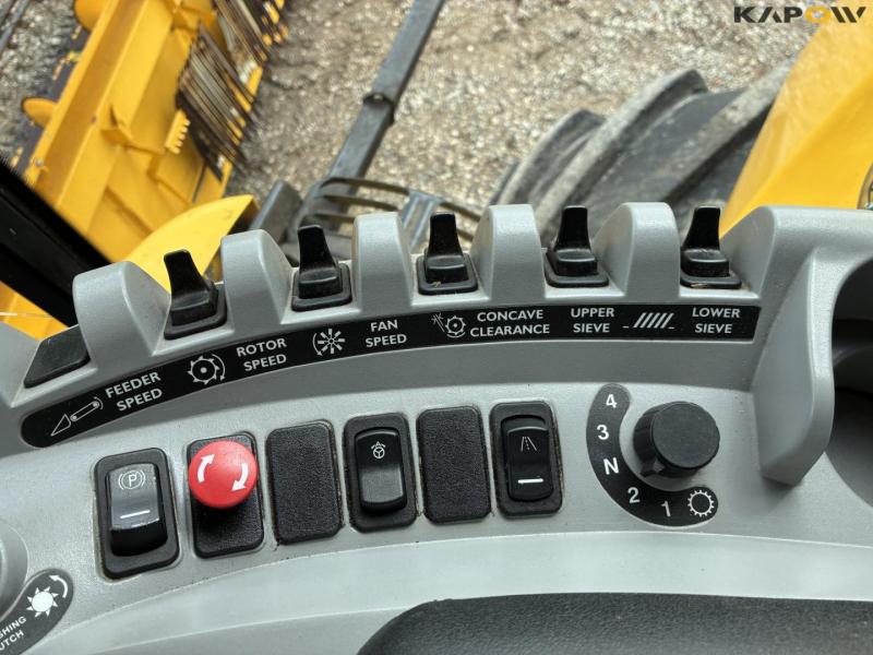 New Holland CX8080 combine harvester 80