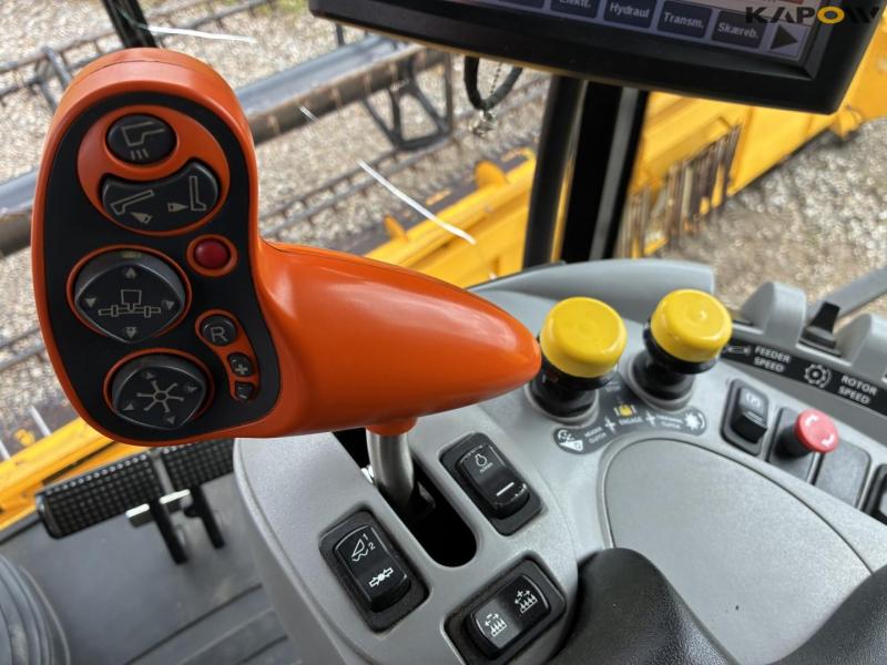 New Holland CX8080 combine harvester 81