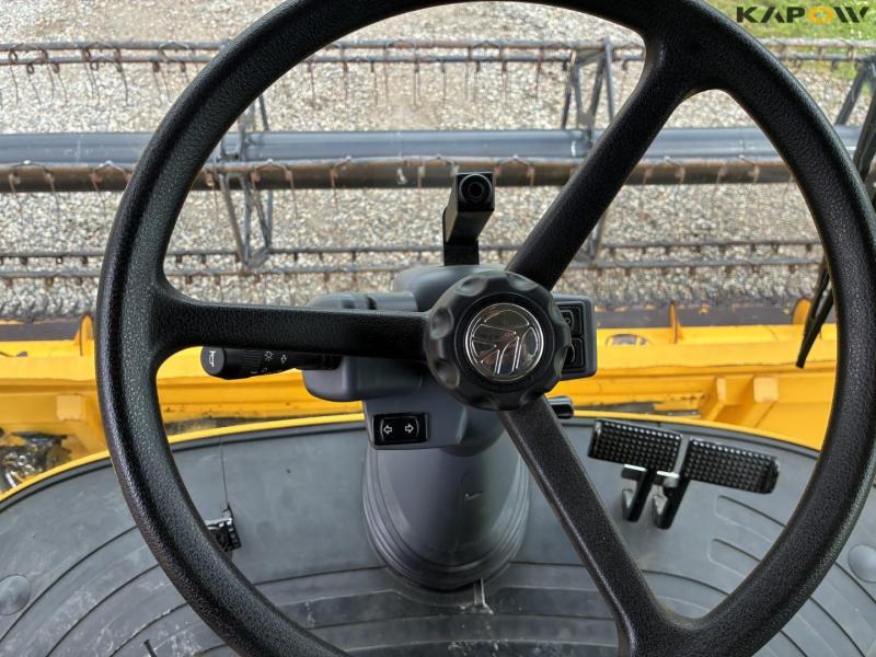 New Holland CX8080 combine harvester 82