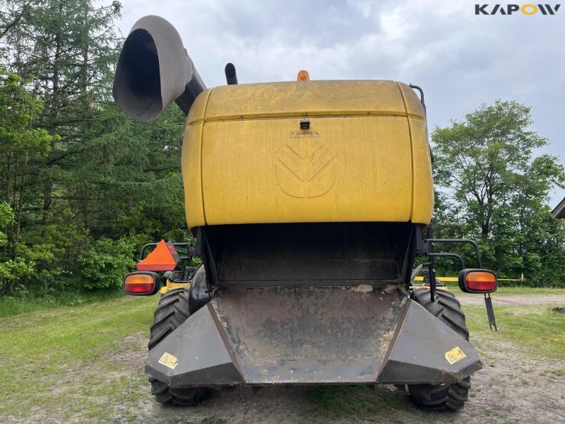 New Holland CX840 combine with 24 foot header 6