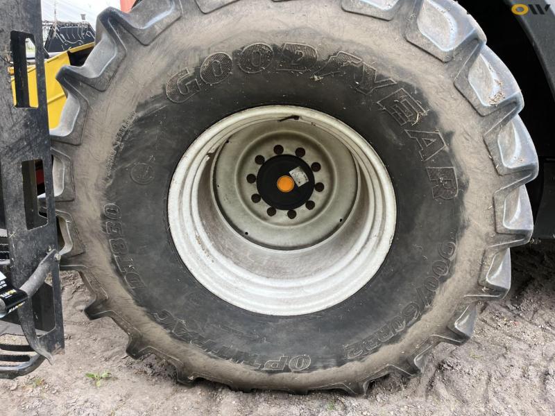 New Holland CX840 combine with 24 foot header 10