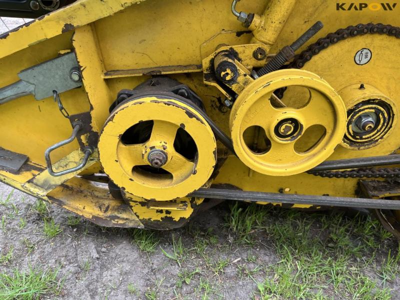 New Holland CX840 combine with 24 foot header 15