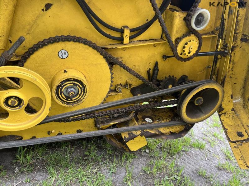 New Holland CX840 combine with 24 foot header 16