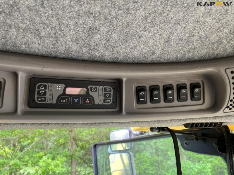 New Holland CX840 combine with 24 foot header 55