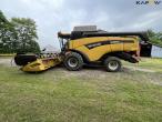 New Holland CX840 combine with 24 foot header 8