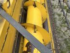 New Holland CX840 combine with 24 foot header 21