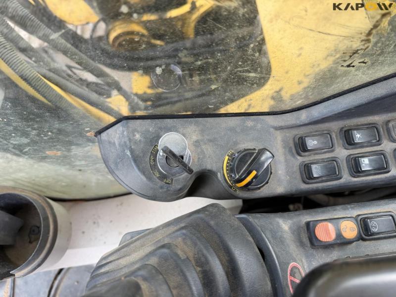 New Holland E215C excavator 41