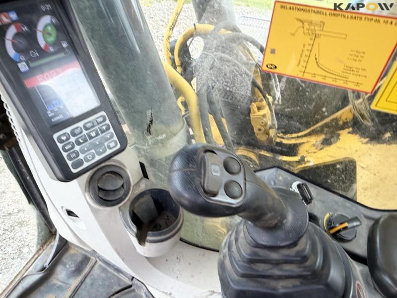 New Holland E215C excavator 42