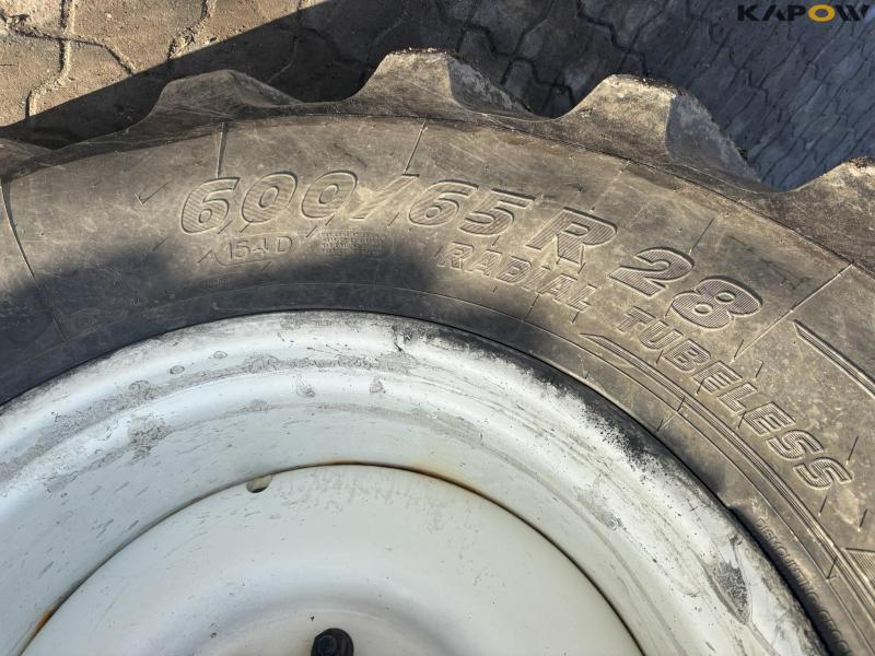 New Holland FR550 with corn header and pickup 39