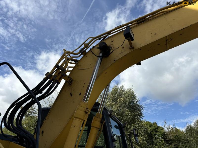 New Holland Kobelco E140CSR excavator 22