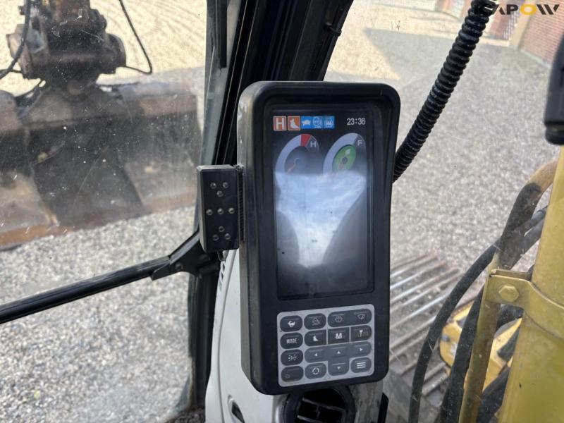 New Holland Kobelco E140CSR excavator 42