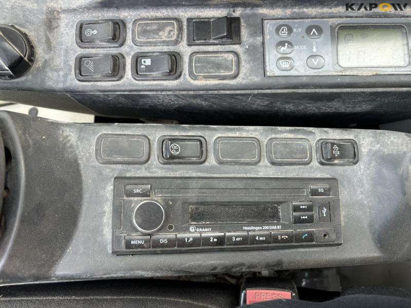 New Holland Kobelco E140CSR excavator 55