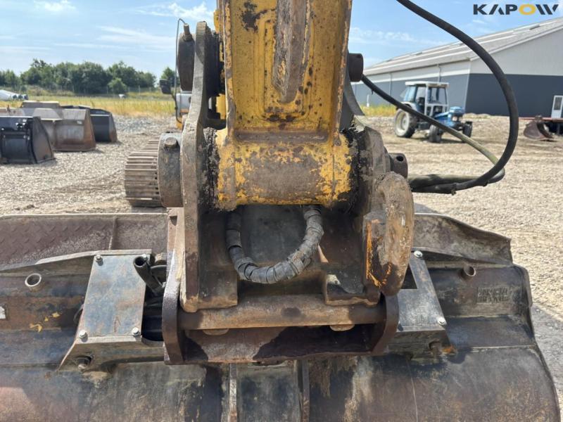 New Holland Kobelco E245B excavator 26
