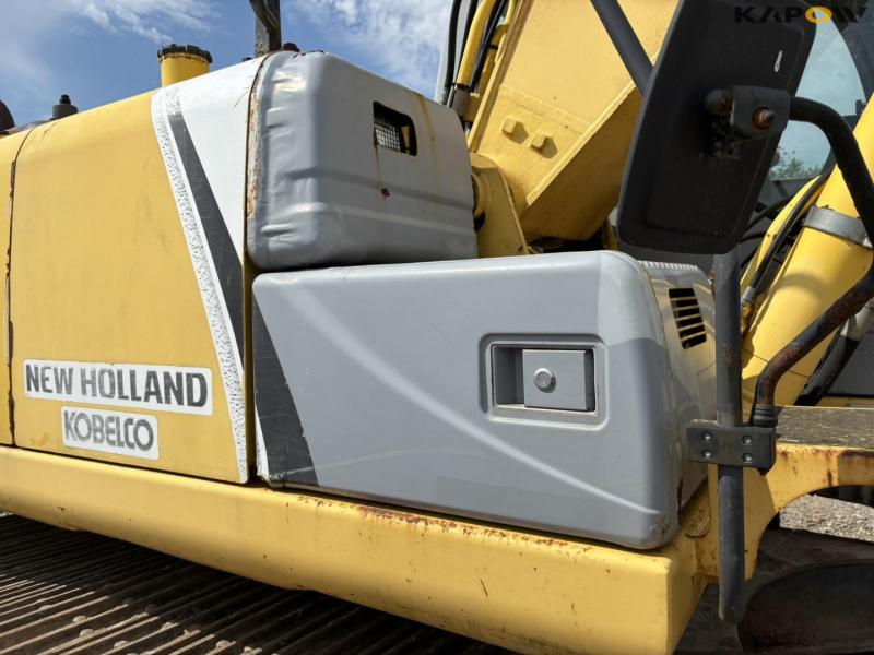 New Holland Kobelco E245B excavator 44