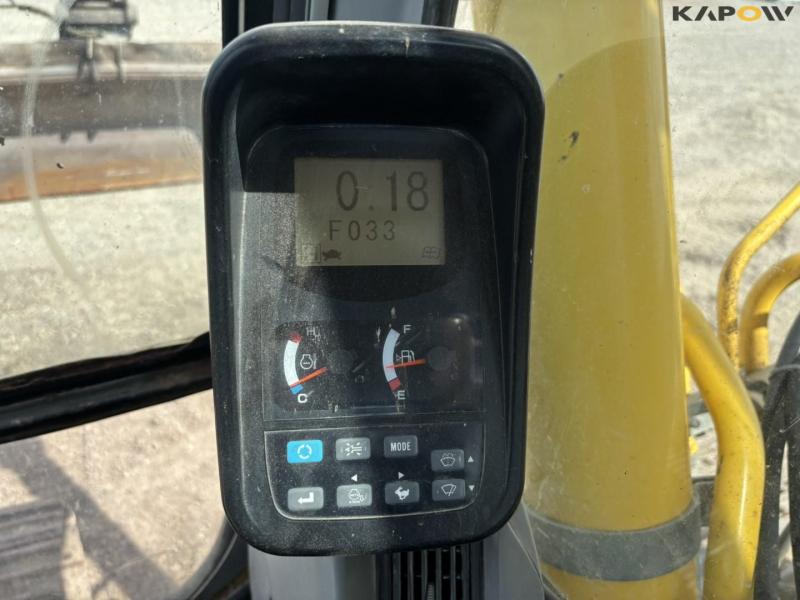 New Holland Kobelco E245B excavator 77