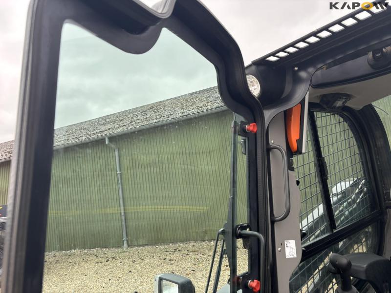 New Holland L318 skid steer loader 51