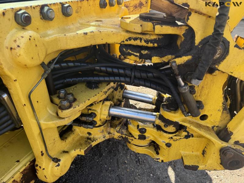 New Holland LB115B-4PS backhoe loader 19