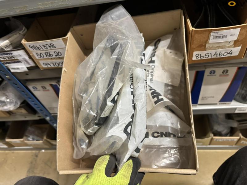 New Holland spare parts/filters - new 21