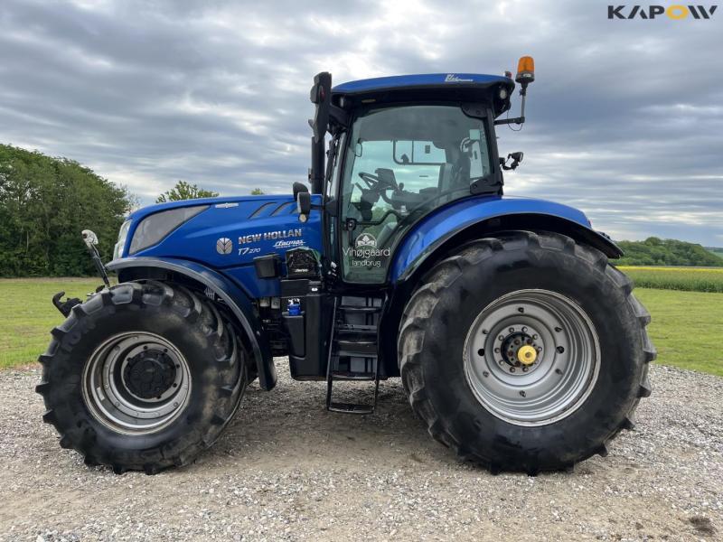 New Holland T7.270 Auto command tractor 8