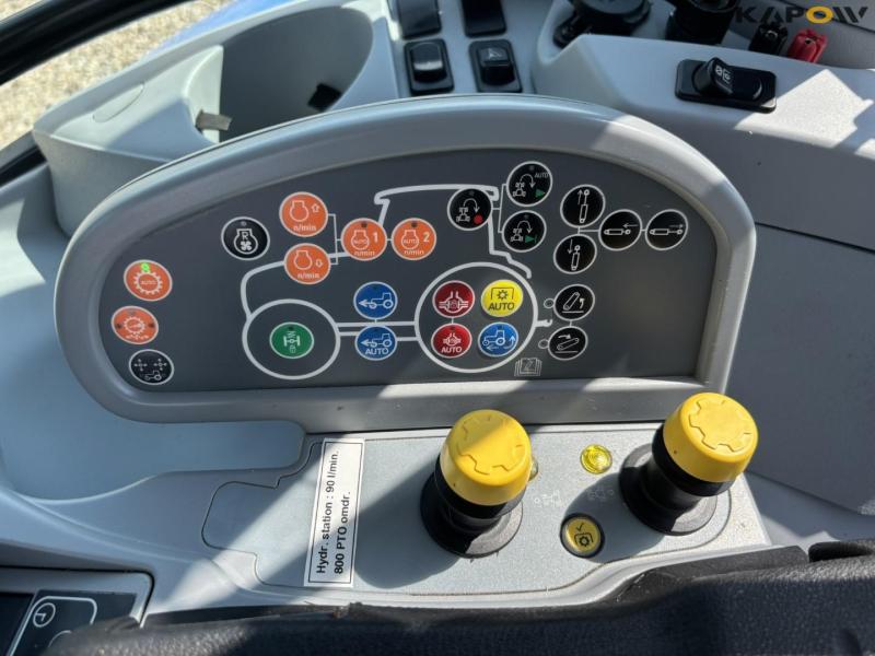 New Holland T7.230 tractor 62