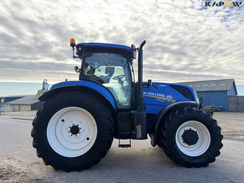 New Holland T7.225 tractor 5