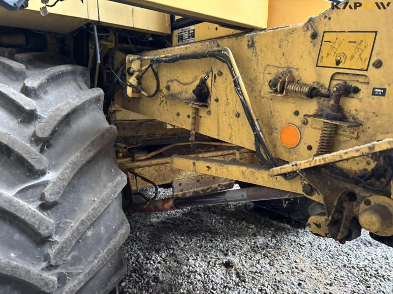 New Holland TF 78 combine harvester 15