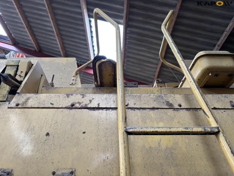 New Holland TF 78 combine harvester 41