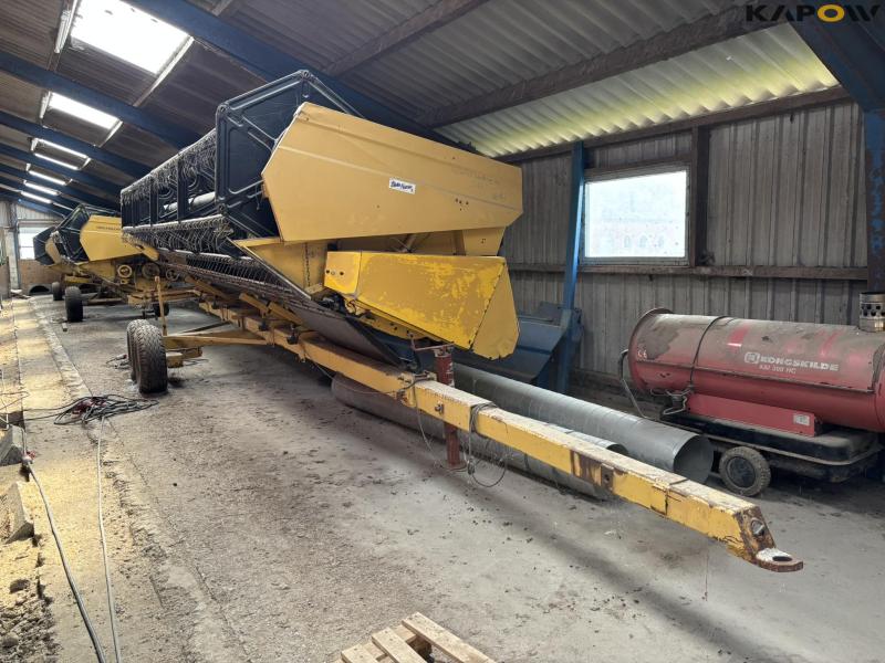 New Holland TF 78 combine harvester 92